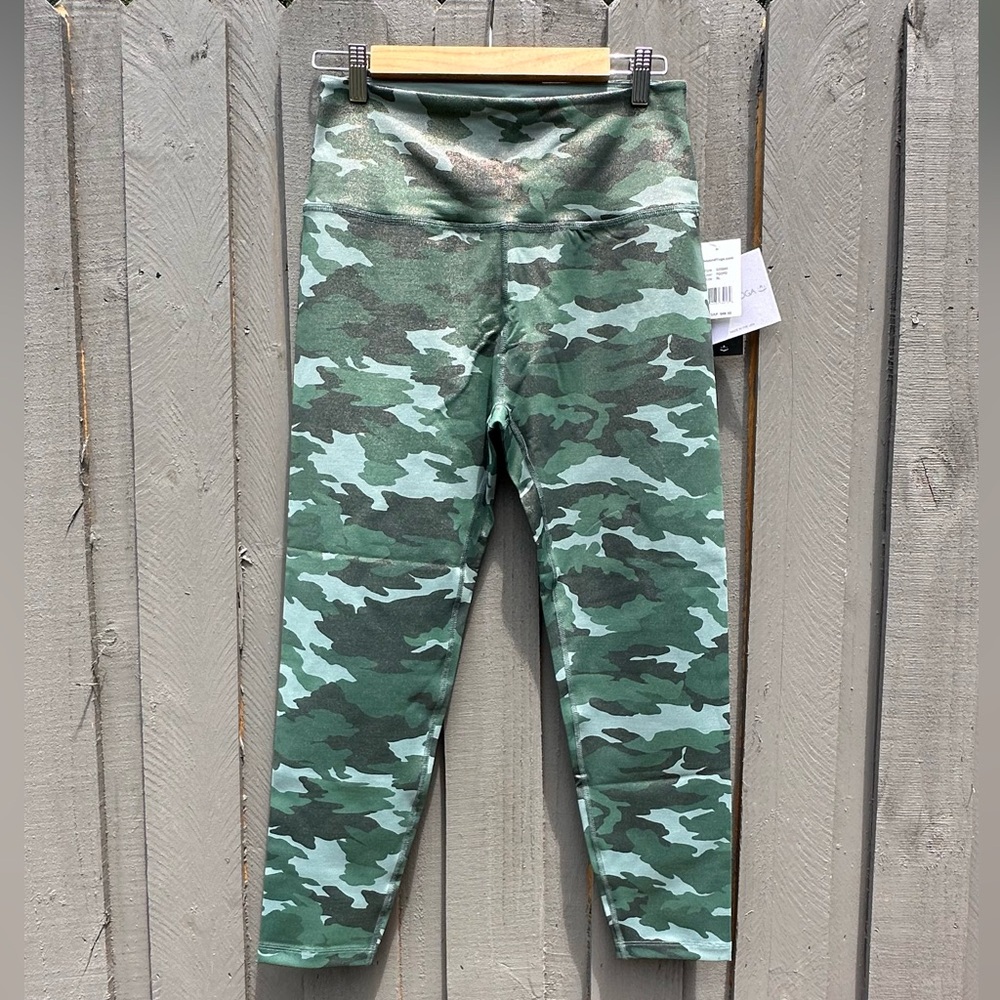NWT Beyond Yoga PowerShine CamoDust Leggings